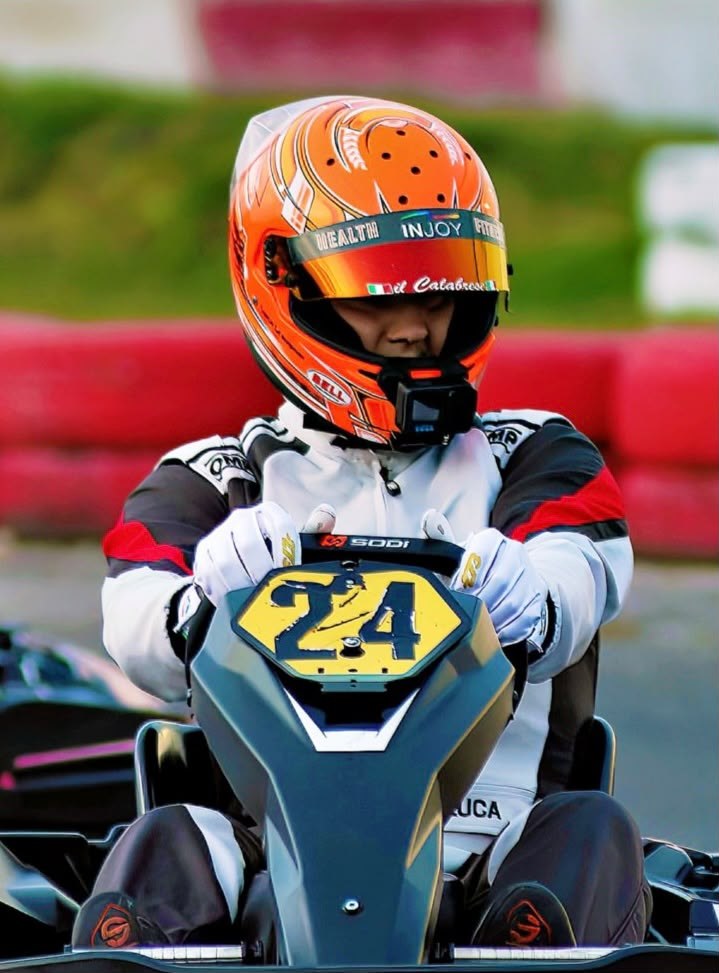 Luca Graupner im Kart Nummer 24 in der Frontansicht
